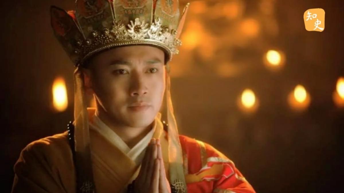 和尚為甚麼斜被袈裟？