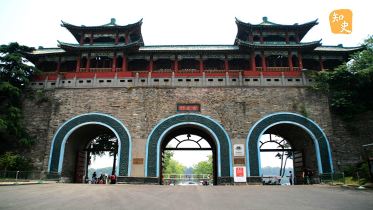 為什麼用虎踞龍盤來指代南京？